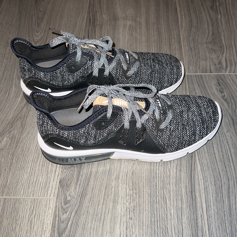 Mens Nike AirMax Sneakers. Size 7.5